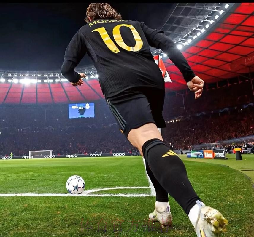 滕卡特:强如魔笛都在皇马做替补 范德贝克应留队 滕卡特:强如魔笛都在皇马做替补 范德贝克应留队